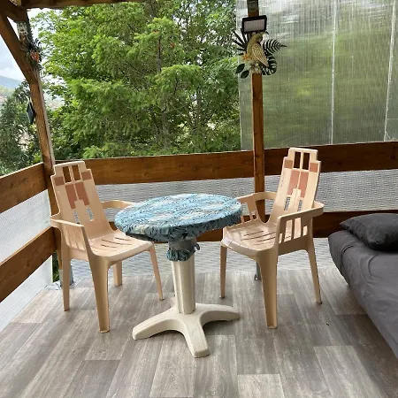 Konukevi 2 A 4 Pers Dans Maisonnette Piscine Chambre Double Salle De Bain Privatif