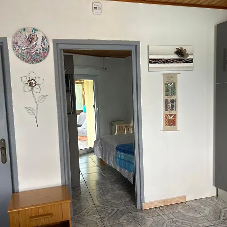 2 A 4 Pers Dans Maisonnette Piscine Chambre Double Salle De Bain Privatif Pensjonat 3*