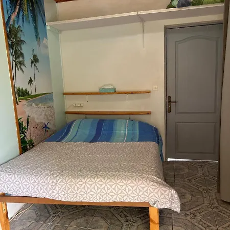 2 A 4 Pers Dans Maisonnette Piscine Chambre Double Salle De Bain Privatif 3*