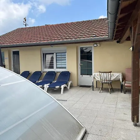 2 A 4 Pers Dans Maisonnette Piscine Chambre Double Salle De Bain Privatif